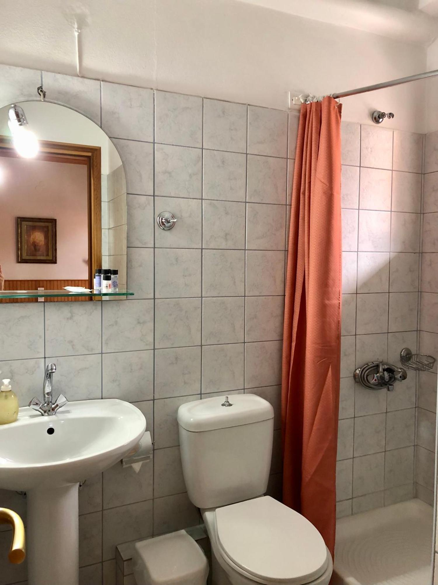 Apostolos Hotel 美特索文 客房 照片