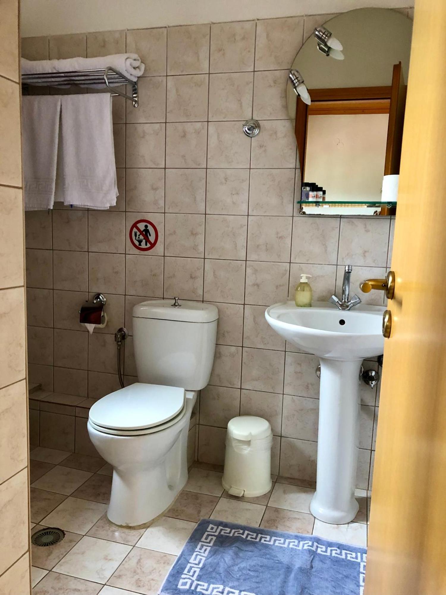 Apostolos Hotel 美特索文 客房 照片